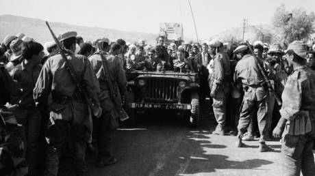 Алжир Законодательно Требует Ответственности от Франции за Колониализм