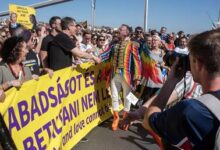 Мэр Будапешта обвинен в нарушении запрета на гей-парад