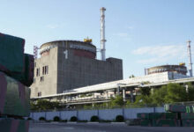 Зеленский обещает не сдавать территории и Запорожскую АЭС без боя