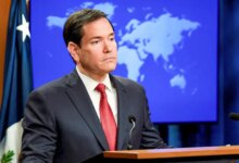 На фоне двухнедельных протестов и интернет-отключения Иранский парламент заявил, что США и Израиль станут "законными целями" в случае американской атаки.