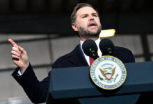 Новые документы раскрывают связи Эпштейна с элитой США