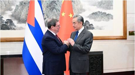 Китай поддержал суверенитет Кубы после заявлений США