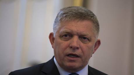 Премьер-министр Словакии раскритиковал решение о закрытии расследований по поводу поставок оружия на Украину