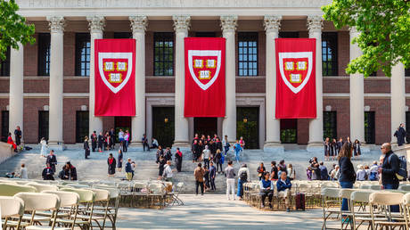 Пентагон разрывает образовательные связи с Гарвардским университетом