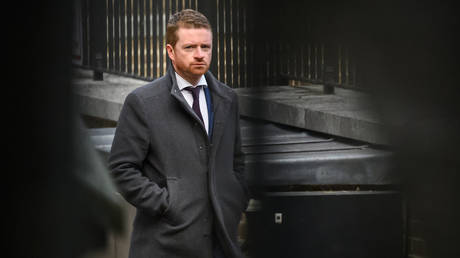 Шторм вокруг Эпштейна: глава штаба премьера Великобритании ушёл в отставку