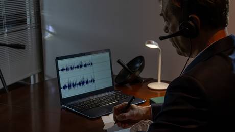 Коррупция в Украине: незаконное прослушивание дома следователя Национального бюро по борьбе с коррупцией