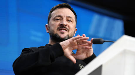 Зеленький обрушился на Орбана: «Украина защищает Европу, а ты набиваешь живот»