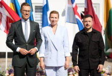 Запад обязан предоставить Украине дальнобойное оружие, считают премьер Дании и президент Финляндии