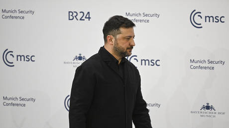 Зеленский призвал к выдворению российских граждан из Западных стран