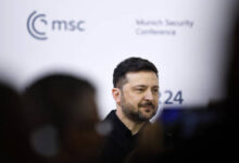 Зеленский отказался обсуждать исторические вопросы с Путиным