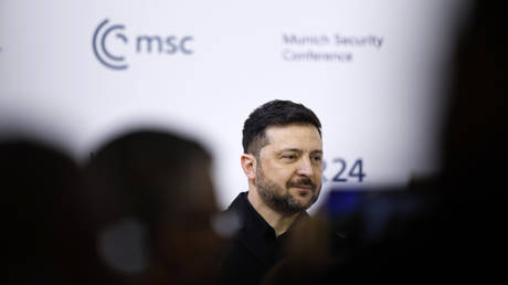 Зеленский отказался обсуждать исторические вопросы с Путиным