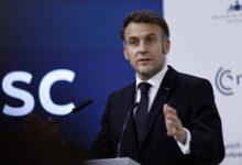 Макрон требует прозрачности от социальных сетей