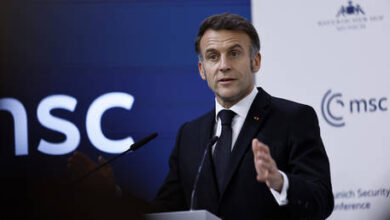 Макрон требует прозрачности от социальных сетей