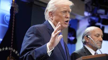 Торговая война: Трамп вводит новые тарифы после решения Верховного суда