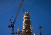 Саграда Фамилия достигла неба: завершено строительство центральной башни