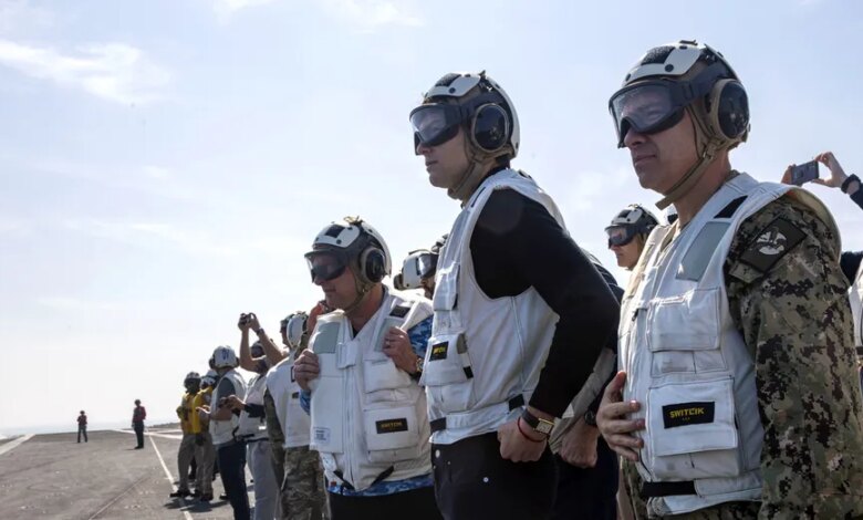 Американские дипломаты посетили авианосец в Аравийском море на фоне напряженности с Ираном