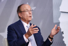 Миллиардер на распутье: глава BlackRock предсказывает рецессию из-за войны с Ираном, хотя еще недавно видел в ней «хорошую инвестицию»