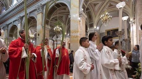 Израиль пустил священников в храм Гроба Господня после критики за ограничения в Вербное воскресенье