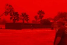 «Апокалиптическое» зарево: тропический циклон окрасил небо Австралии в кроваво-красный цвет