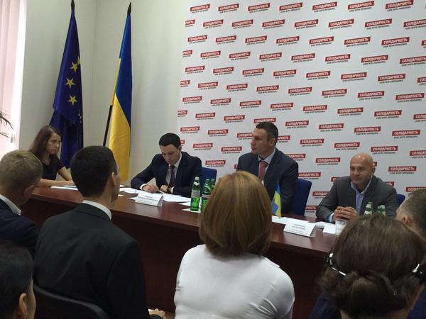 Согласно сообщению экзит-поллов, победу на выборах главы города столицы Украины одержал Кличко