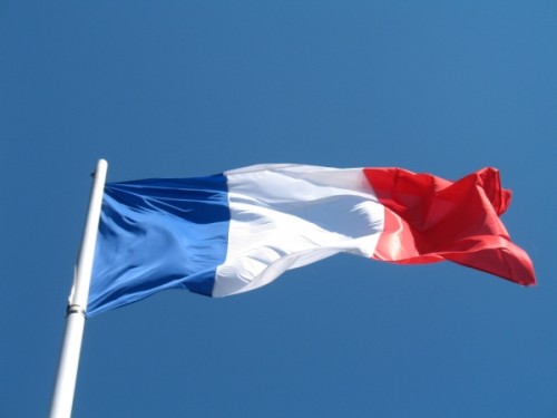 Интересные места окрасились в цвета французского флага — Мировая скорбь