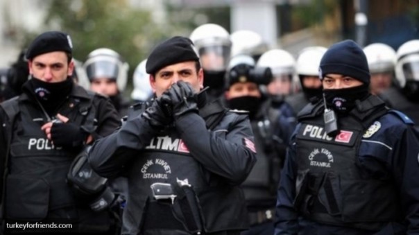 В Турции милиция нашла около 100 кг взрывчатки, закачанной в баллоны