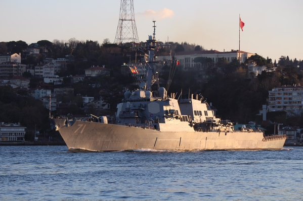 В Черное море вошел эсминец США в сопровождении трех фрегатов
    
  
       
      Эсминец'Росс входит в Черное море