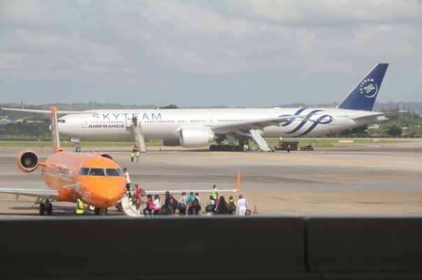 «Бомбу» в туалет самолета Air France мог подложить экс-полицейский