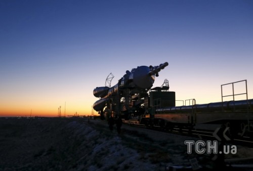 Ракету с кораблем «Союз ТМА-19М» установили на стартовой площадке Байконура