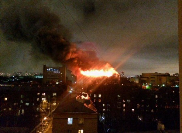 На заводе в столице произошел мощный пожар