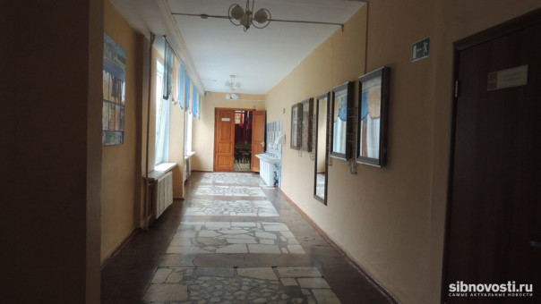 В Иркутске школу № 19 закрывают из-за аварийного состояния здания