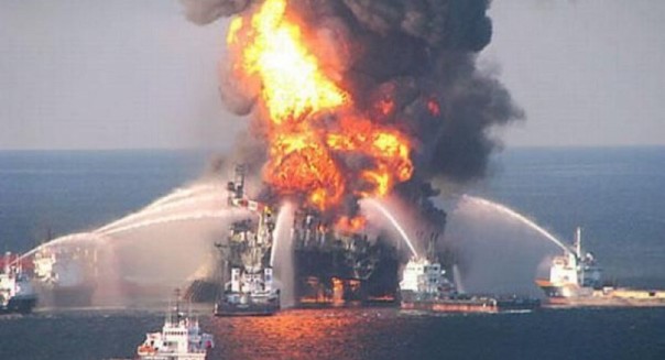 Не менее 30 человек погибли на нефтяной платформе в Каспии
