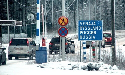 Финляндия выслала первую группу беженцев в РФ