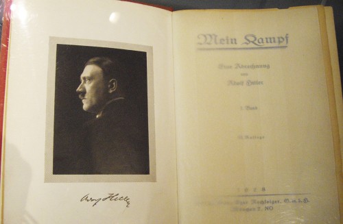 В Германии переиздадут книгу Гитлера «Майн кампф»
