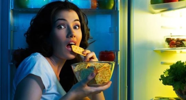 Открытие холодильника после 21:00 опасно для мозга, — ученые