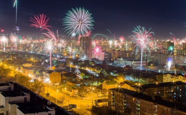 Новый год на Театральной площади Краснодара встретили 20 тыс городских жителей
