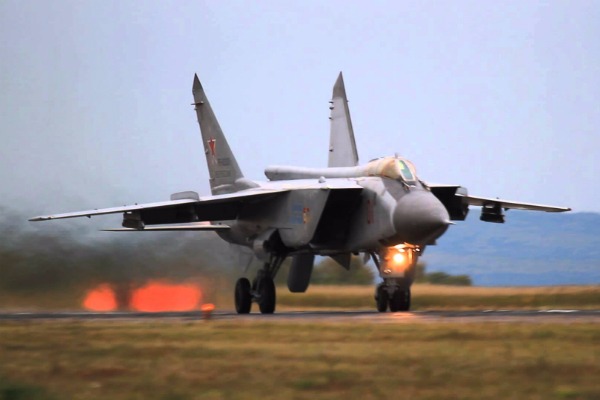 Летчиков разбившегося под Красноярском МиГ-31 доставили в поликлинику