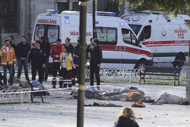 СМИ в центре Стамбула взорвался террорист-смертник     
      
          Взрыв прогремел в центральной