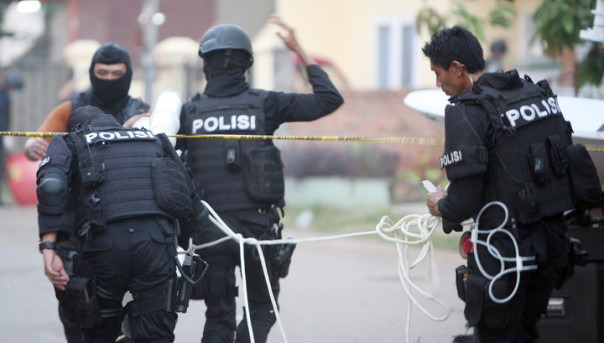 В итоге взрывов в Индонезии погибли семь человек