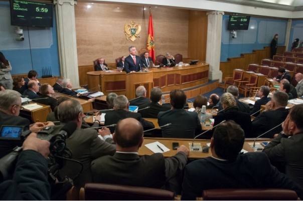 Парламент Черногории выразил доверие руководству Джукановича