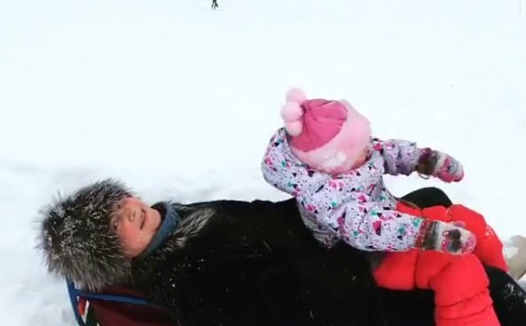 Звезда «Интернов» с дочерью провалились под лед