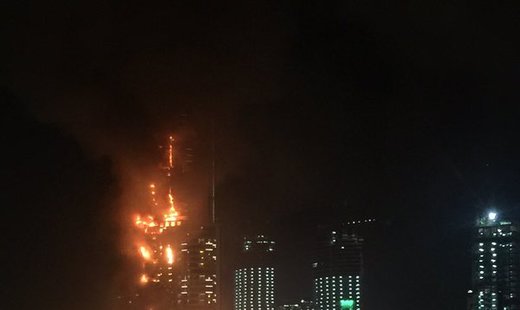 Огонь поглотил отель-небоскреб в Дубае