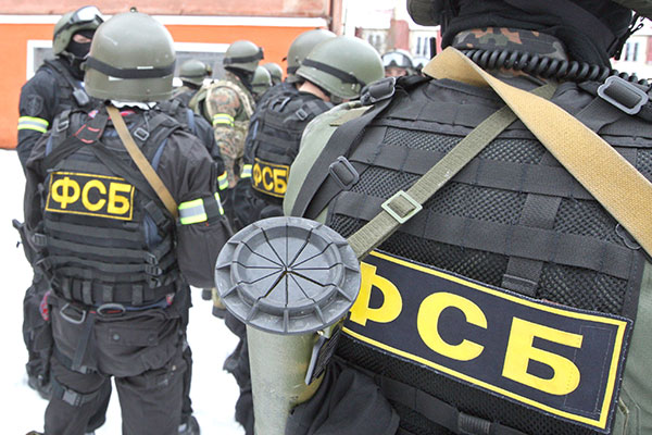 Путин подписал закон о правилах использования сотрудниками ФСБ оружия