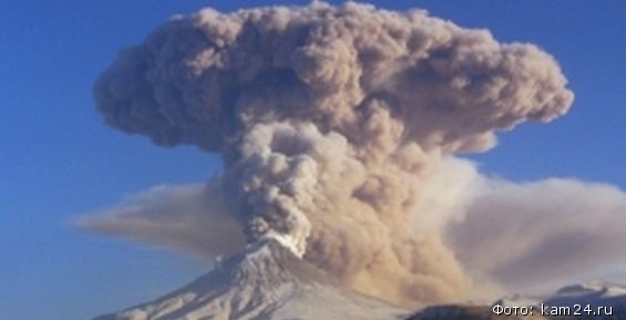 Пепловый шлейф вулкана Шивелуч распространился на 15 км