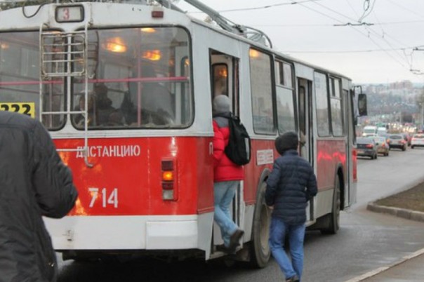 Студенты Великого Новгорода выступают против отмены студенческих проездных на транспорт