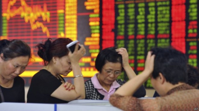 Китайские фондовые индексы рухнули не менее чем на 6 процентов