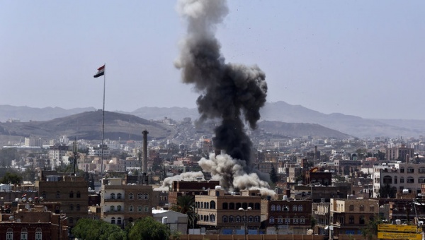 В Йемене при взрыве в военном лагере погибли 13 человек