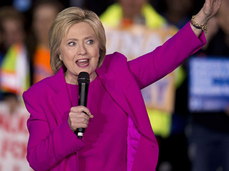 Клинтон одержала победу на кокусах в Неваде