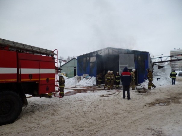 В Кирове снова пламенеют склады с лакокрасочными изделиями