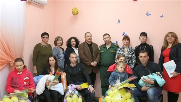 В Крыму вручили повестки в военкомат новорожденным